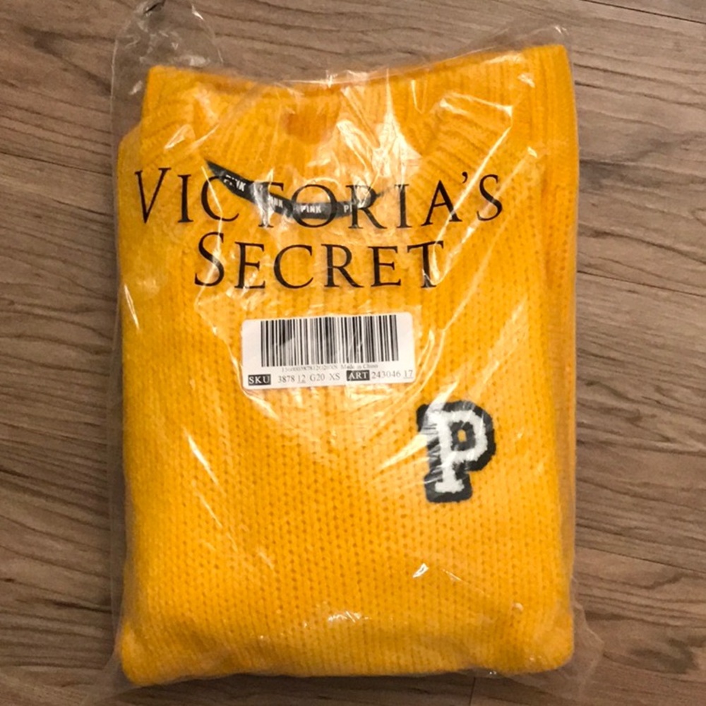 ✨NWT✨ VS Pink Boyfriend Sweater